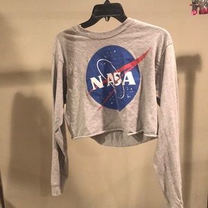 Cropped NASA t shirt